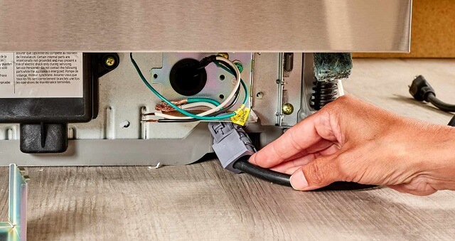 Подключение силового кабеля к стиральной машине AEG